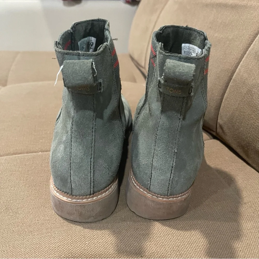 TOMS Olive Green Suede CLEO Pull On Chelsea Ankle Booties/Boots Sz 9.5 - Picture 5 of 14